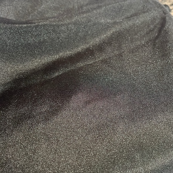 8 ft round black table covering - Picture 4 of 4